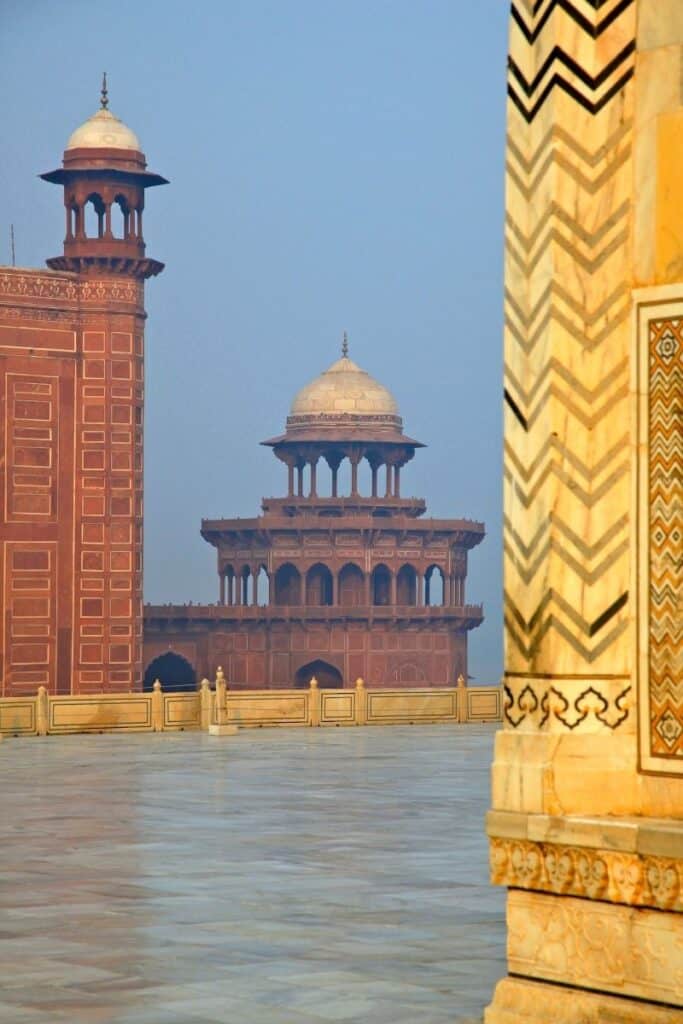 details about the taj mahal