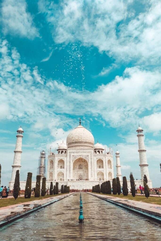 interesting facts about the taj mahal